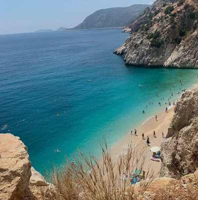 Akdeniz Bölgesi deniz ve kayalık kıyı manzarası