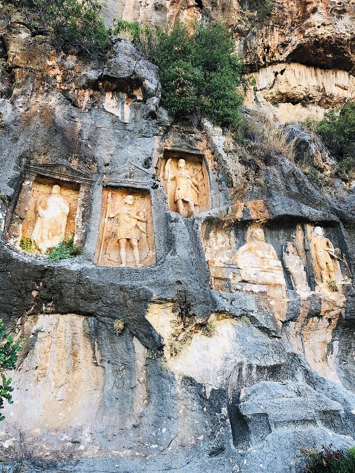 Adamkayalar kaya kabartmaları, Erdemli, Mersin