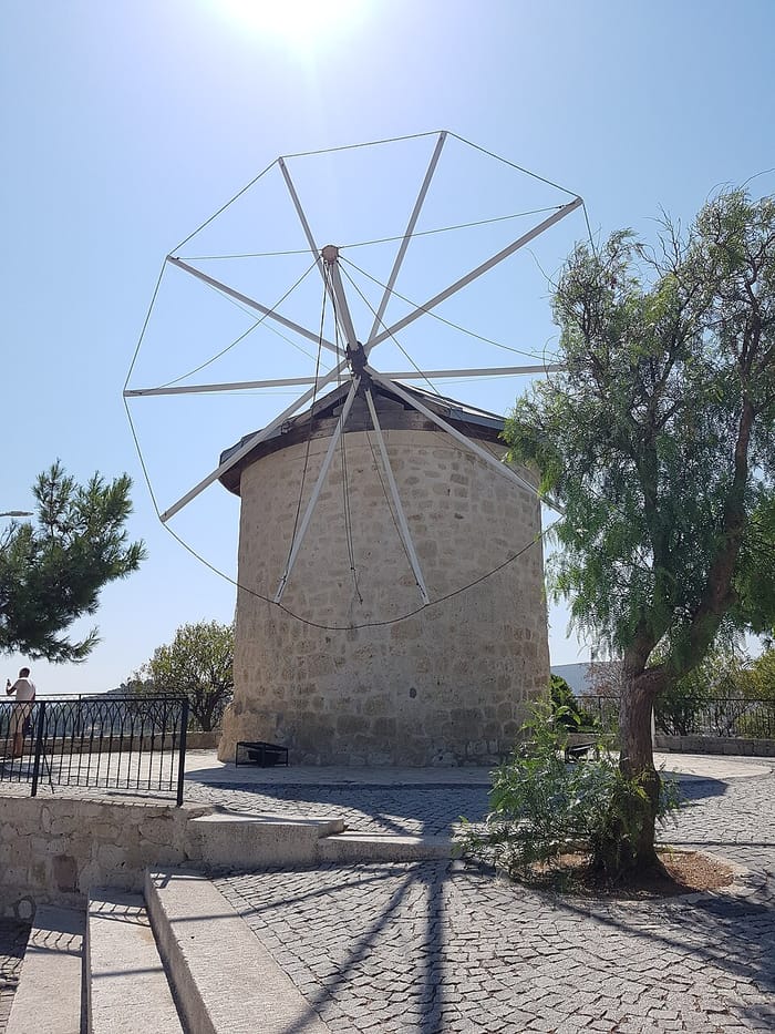 Alaçatı taş yel değirmeni, Çeşme