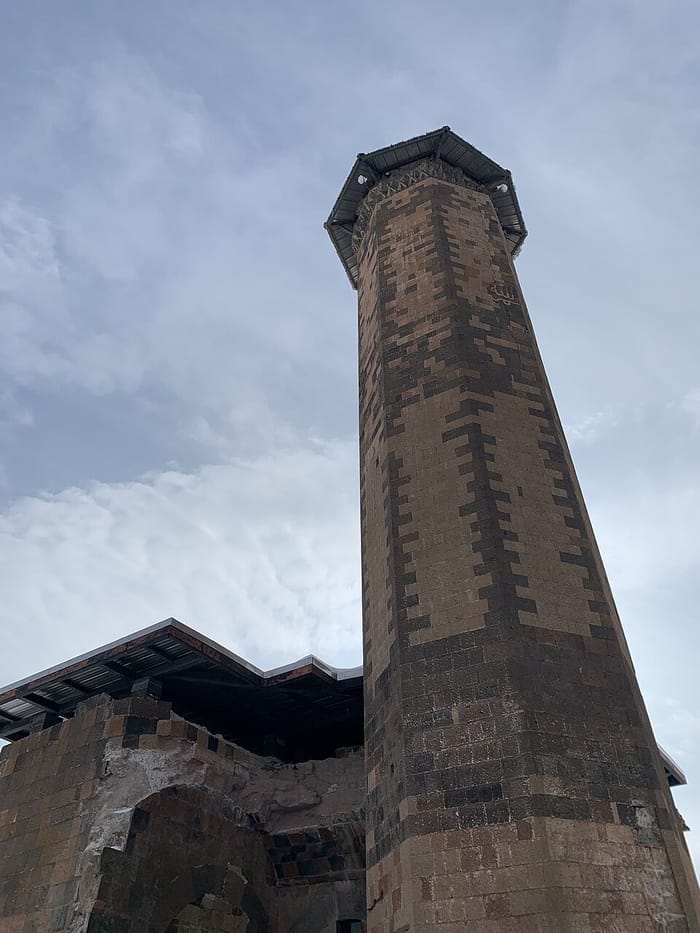 Ebu’l Manuçehr Camii minaresi, Ani, Kars
