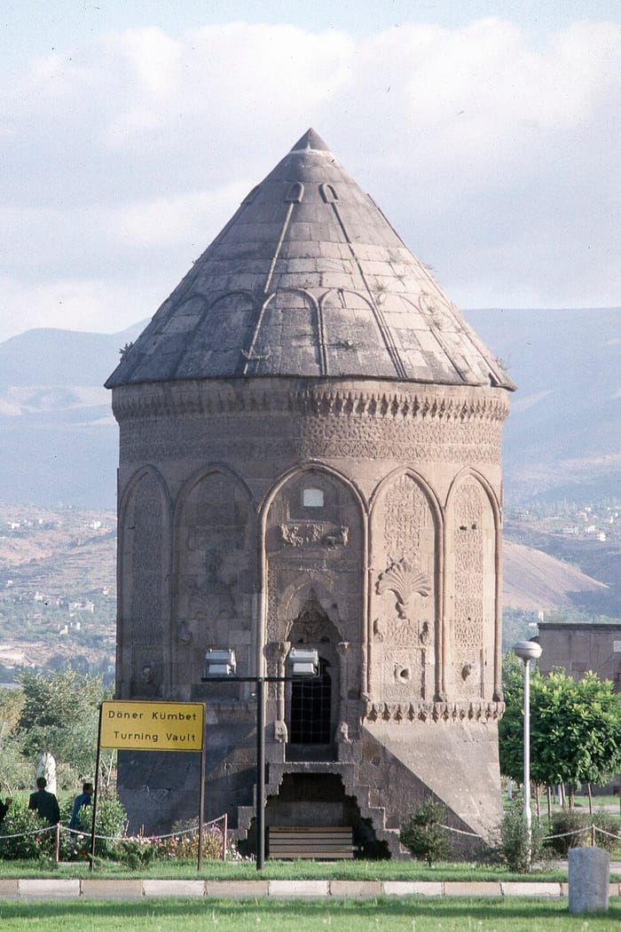 Döner Kümbet, Kayseri