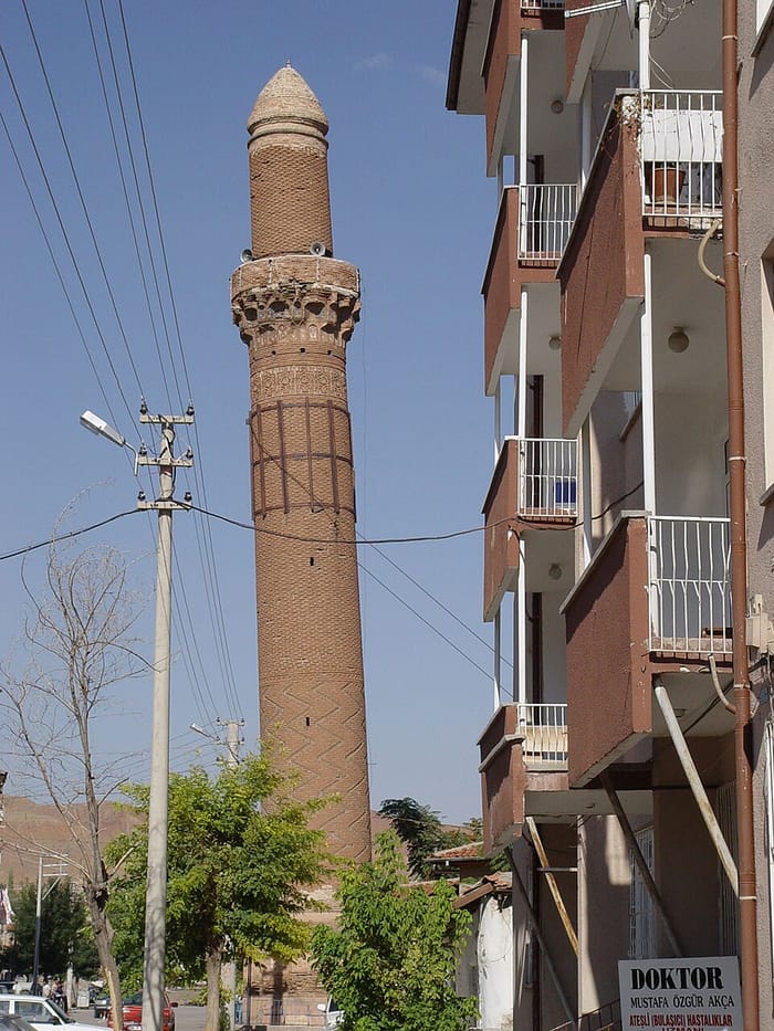 Eğri Minare (Kızıl Minare), Aksaray