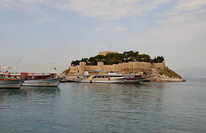 Güvercinada Kalesi, Kuşadası