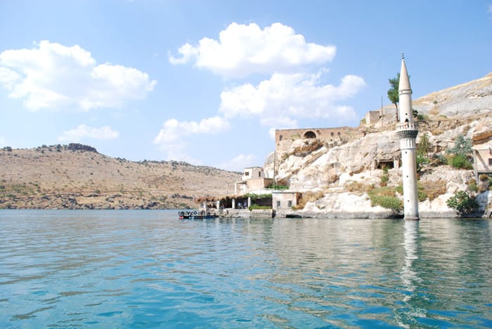 Halfeti Ulu Camii batık minaresi, Halfeti, Şanlıurfa