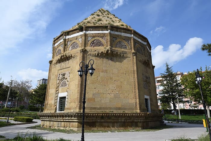 Hüdavent Hatun Türbesi, Niğde