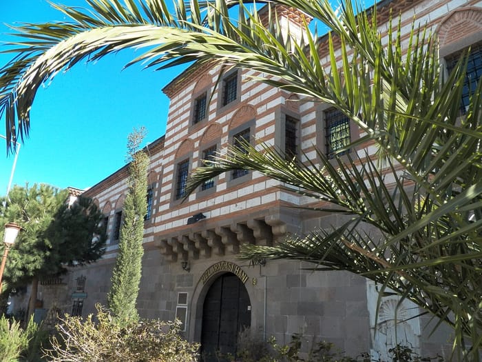 Kızlarağası Hanı, İzmir