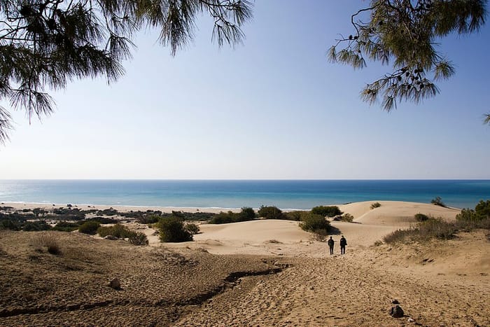 Patara Plajı kumulları ve mavi deniz, Antalya