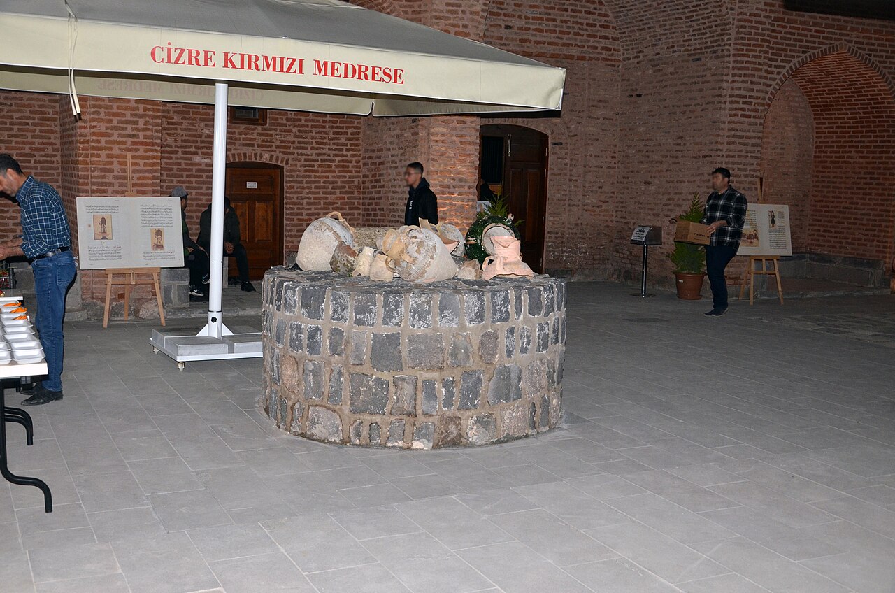 Kırmızı Medrese, Şırnak