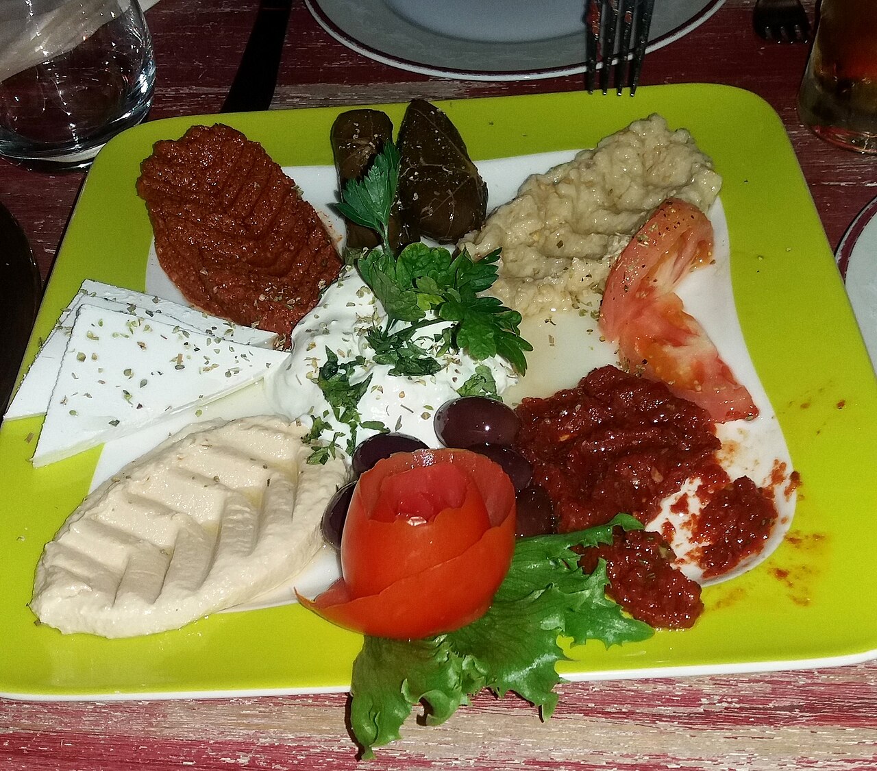 Türk mutfağının zengin meze sofrası