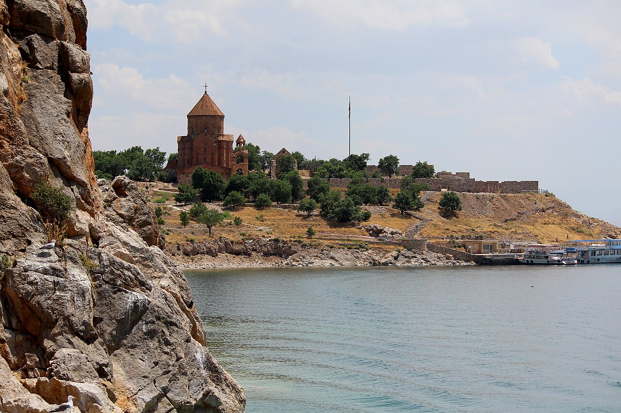 Van Gölü Sahil Yolu, Van