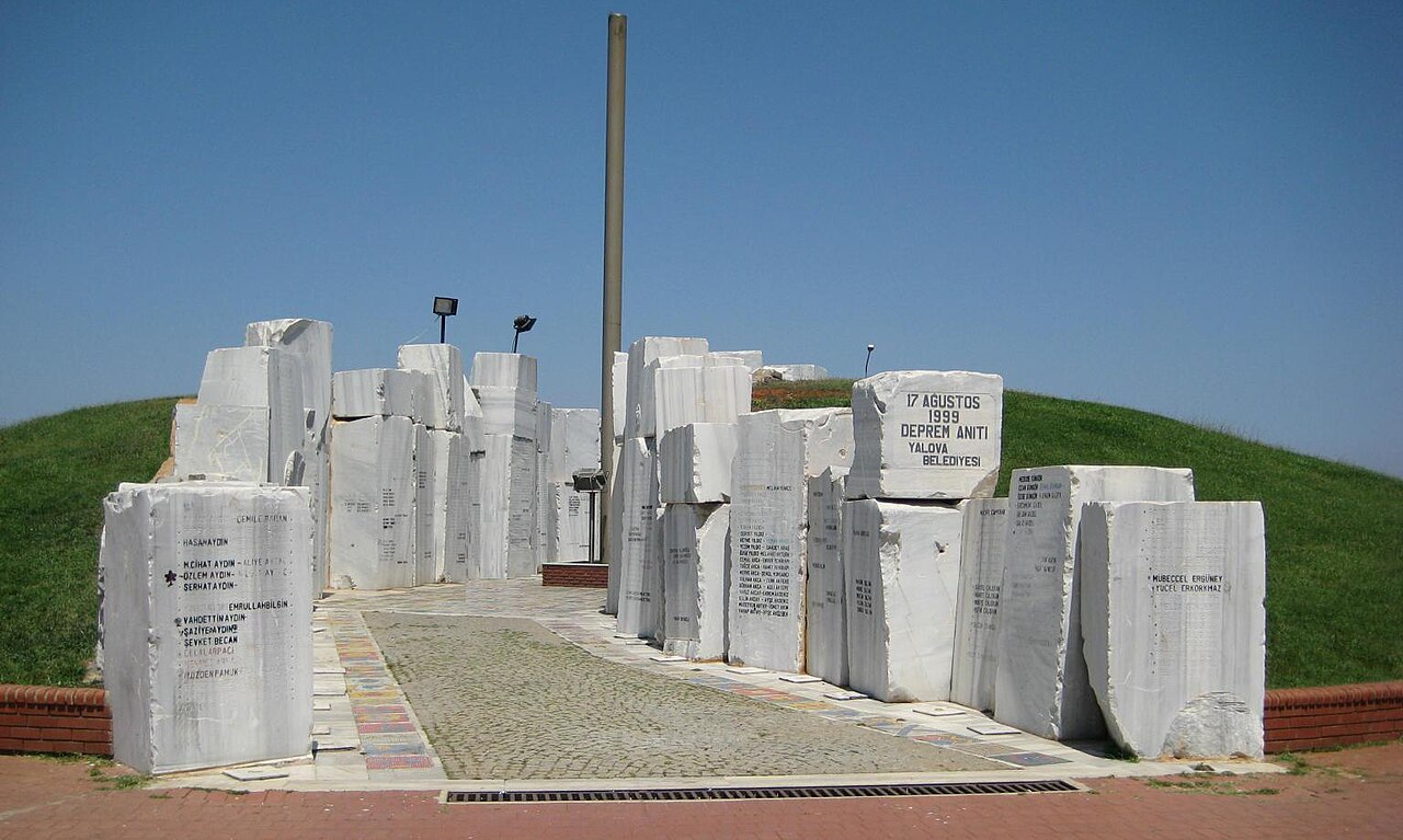 17 Ağustos 1999 Deprem Anıtı, Yalova
