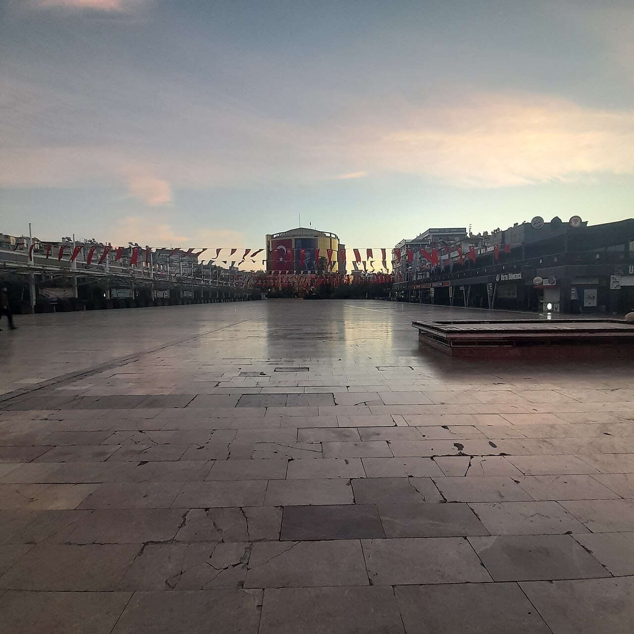 Aydın Kent Meydanı, Aydin