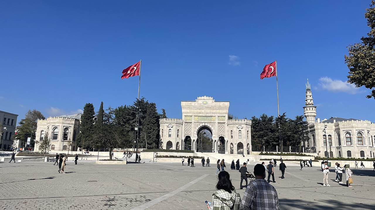 Beyazıt Meydanı, Istanbul