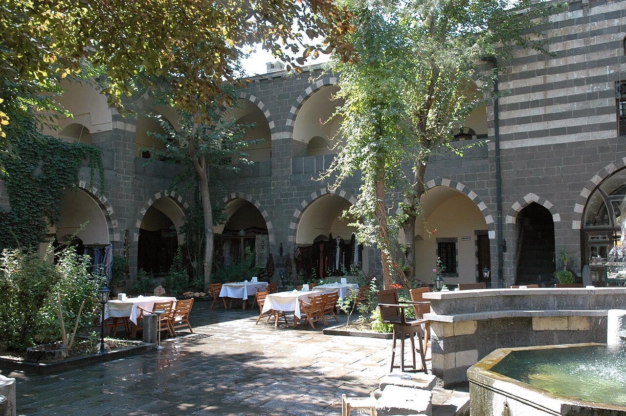 Deliller Hanı, Diyarbakır