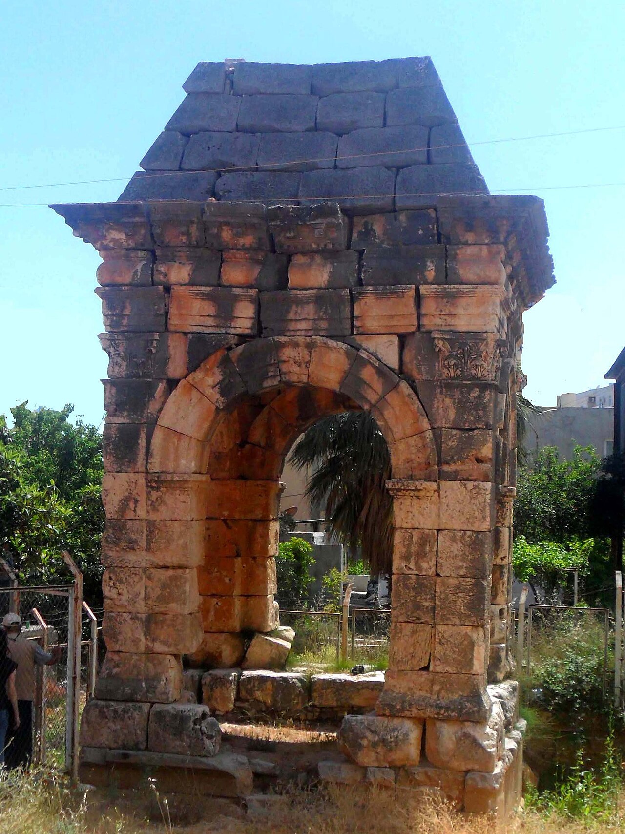 Dört Ayak Anıt Mezar, Mersin