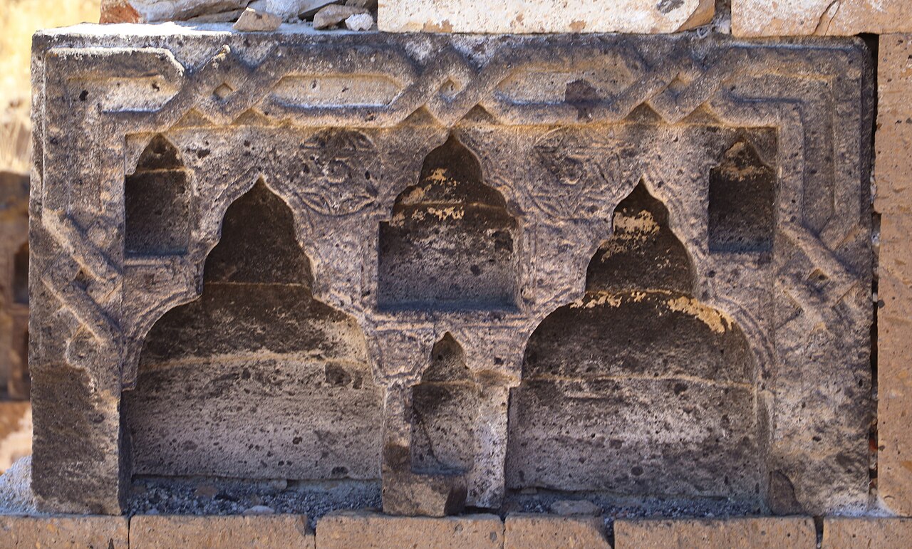 Ebu'l Manuçehr Camii, Kars