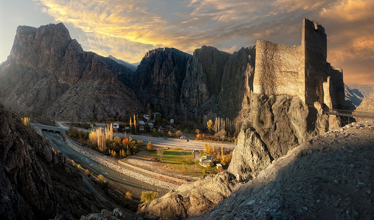 Engüzek Kapı Kalesi, Erzurum