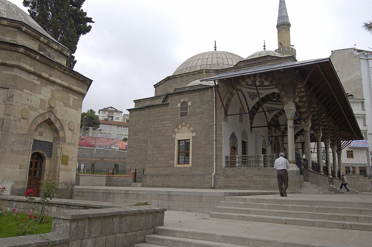 Gülbahar Hatun Camii ve Türbesi, Trabzon