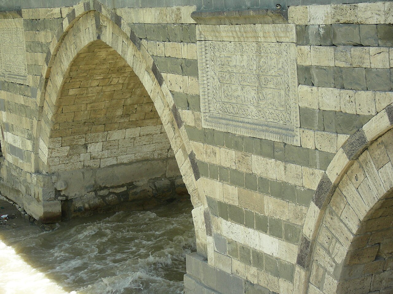 Hoşap Köprüsü, Van