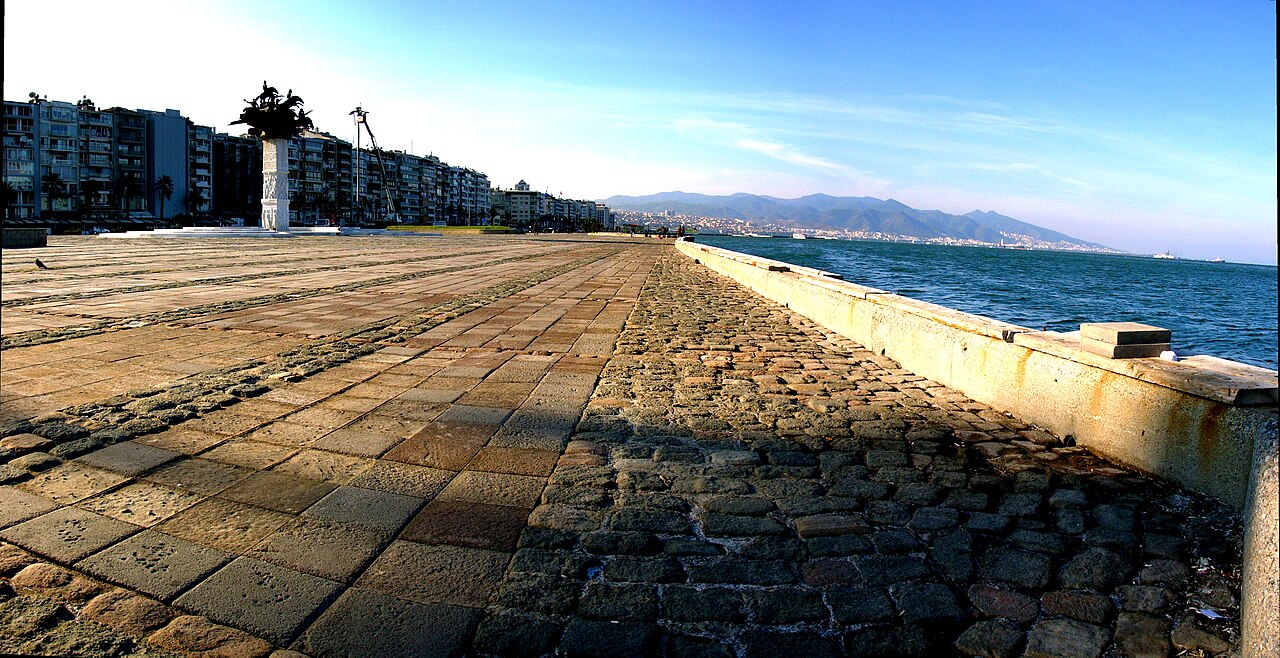 İzmir Gündoğdu Meydanı, Izmir