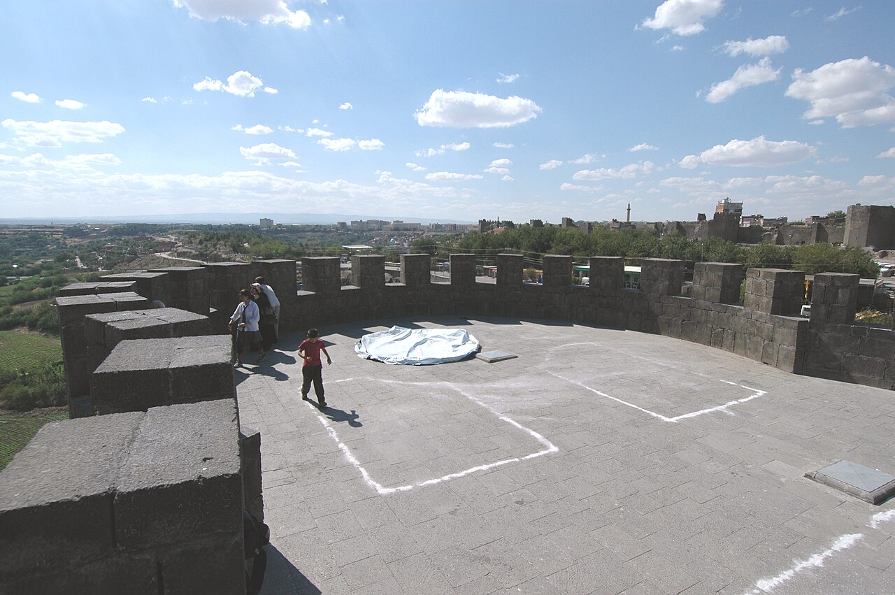 Keçi Burcu, Diyarbakır