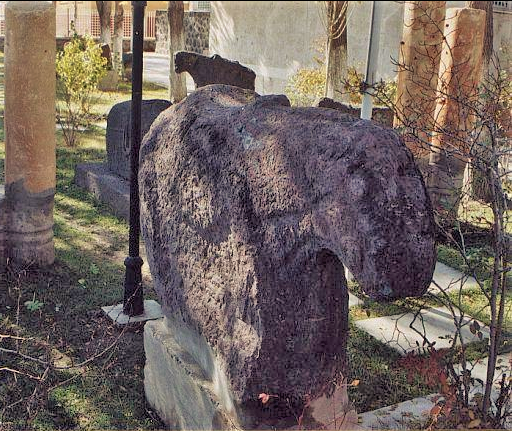 Koç Başlı Mezar Taşları, Igdir