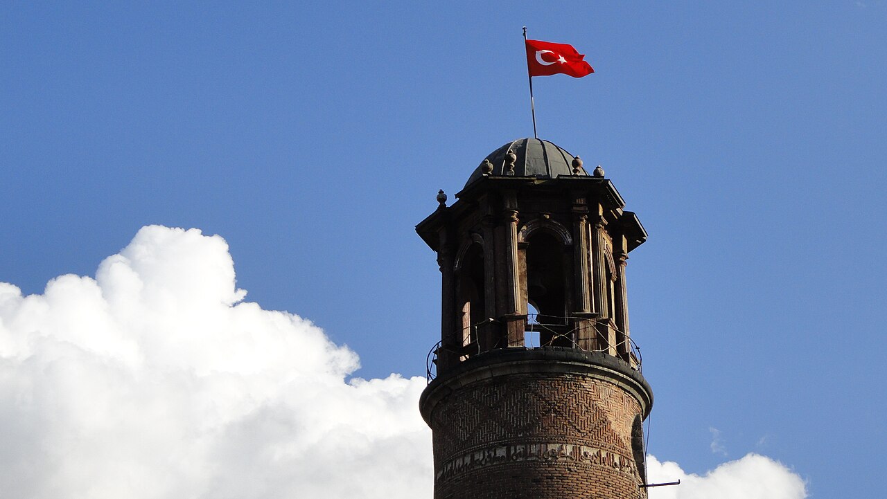 Tepsi Minare (Saat Kulesi), Erzurum